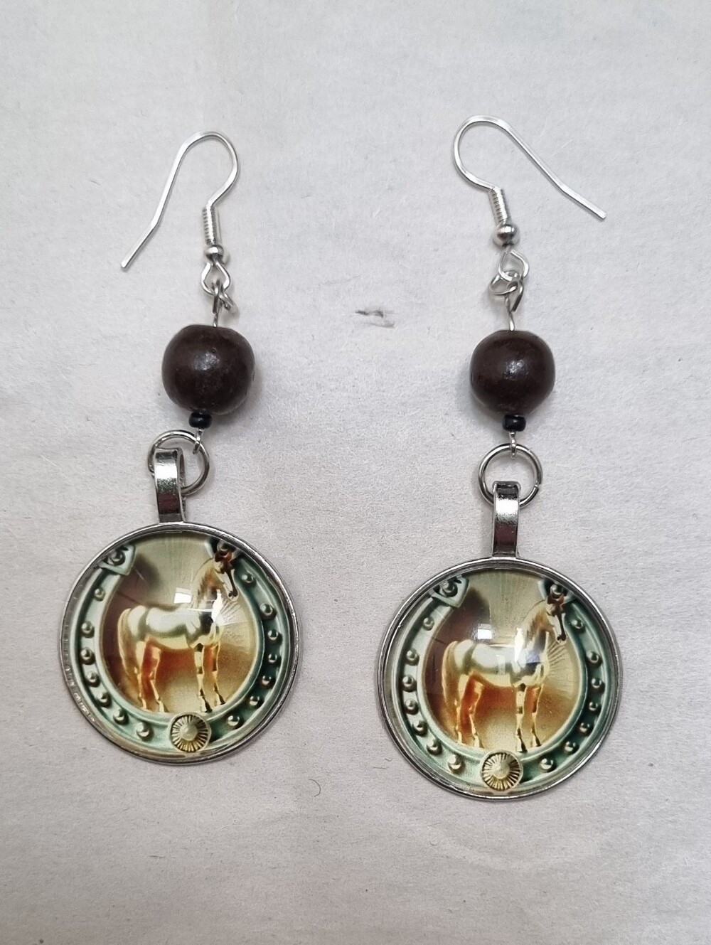💛 Or 3/10 | Ooak Horse Medallion Earrings In Silver With Brown Bead
